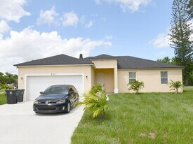 301 SE Bayview Terrace in Port St. Lucie, FL - Building Photo
