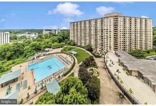 5225 Pooks Hill Rd, Unit 1219N in Bethesda, MD - Building Photo - Building Photo