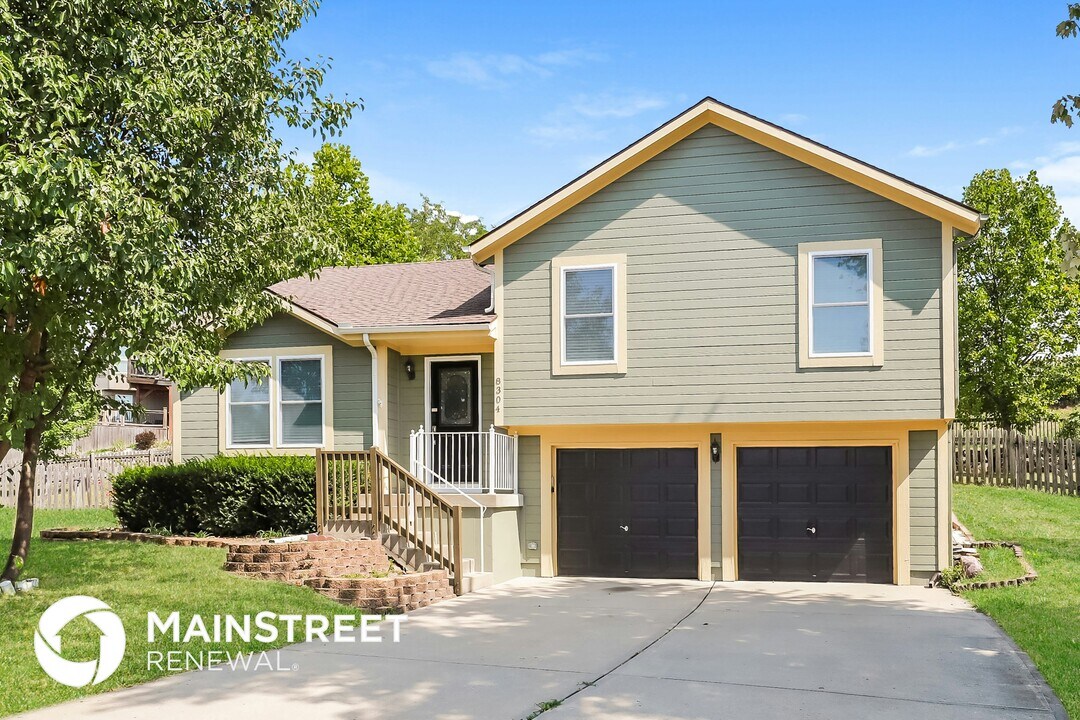 8304 NE 115th St in Kansas City, MO - Building Photo