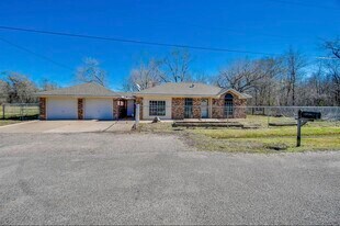 19135 County Rd 520A in Brazoria, TX - Building Photo