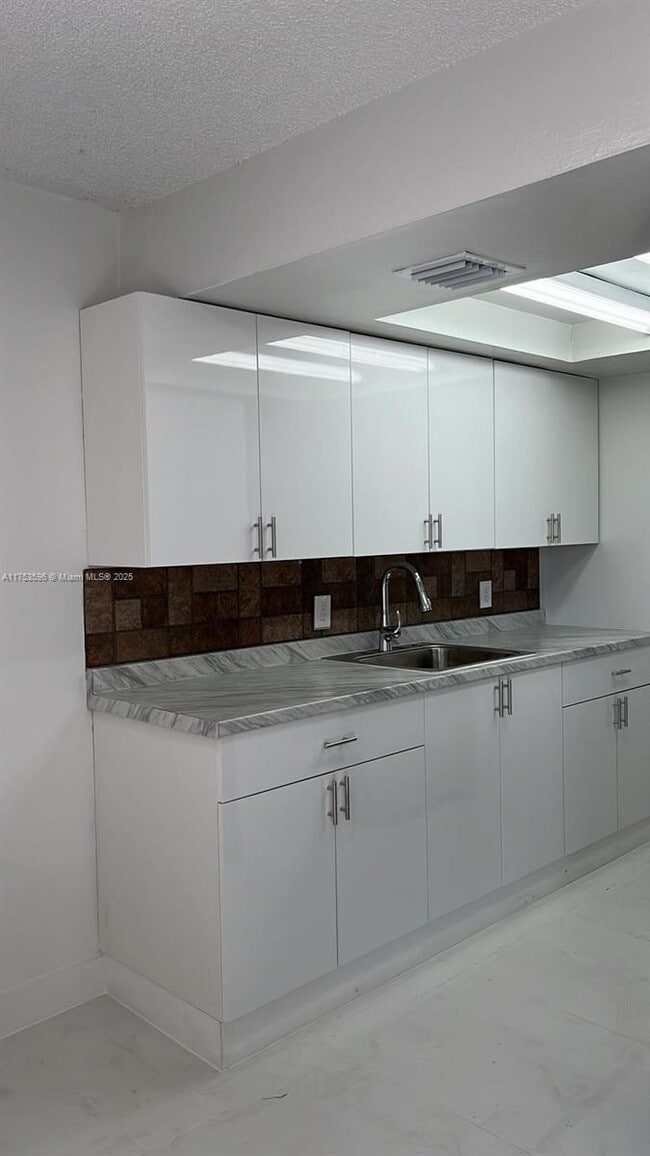 6051 Arthur St in Hollywood, FL - Building Photo - Building Photo