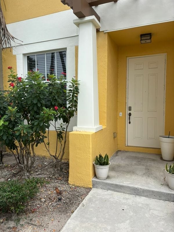 590 Amador Ln in West Palm Beach, FL - Building Photo - Building Photo