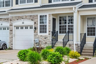 59 Brookfield Dr in Jackson Township, NJ - Foto de edificio - Building Photo