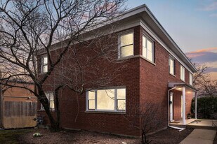 2543 Crawford Ave in Evanston, IL - Building Photo