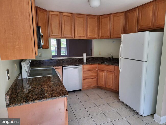 6002 Bridgepointe Dr in Chester, MD - Building Photo - Building Photo