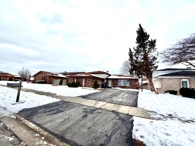 3325 192nd Pl in Lansing, IL - Foto de edificio - Building Photo