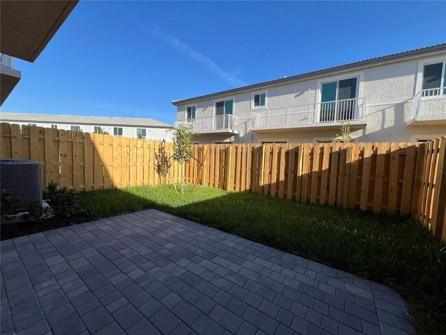 651 SE 14th Ct in Homestead, FL - Building Photo - Building Photo