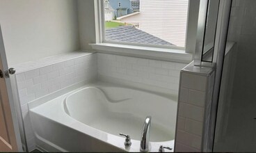 Room in House on Hopper Cir in Clayton, NC - Foto de edificio - Building Photo