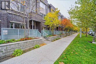 315 Village Green Square in Toronto, ON - Building Photo - Building Photo