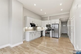 12 Dempsey Ave in Edgewater, NJ - Building Photo - Building Photo