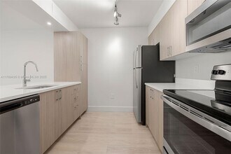 1756 N Bayshore Dr in Miami, FL - Building Photo - Building Photo