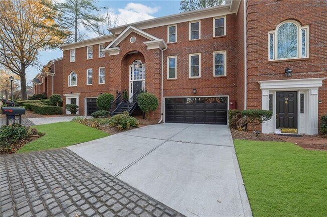 7155 Roswell Rd in Atlanta, GA - Building Photo - Building Photo