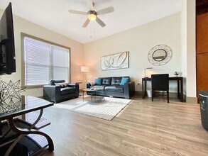 1701 N Lois Ave in Tampa, FL - Building Photo - Building Photo