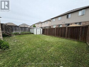 136 Westbank Trail in Hamilton, ON - Building Photo - Building Photo