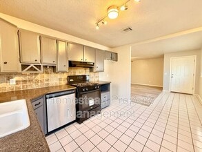 2744 SW 64th St in Oklahoma City, OK - Foto de edificio - Building Photo