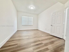 10885 NW 89th Terrace in Doral, FL - Building Photo - Building Photo