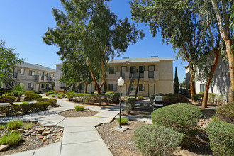 St. Louis Apartments in Las Vegas, NV - Foto de edificio - Building Photo