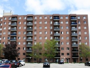 Parkside Tower in Waterloo, ON - Building Photo - Building Photo