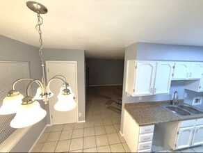 1412 E Hillside Rd, Unit 3 in Laredo, TX - Foto de edificio - Building Photo