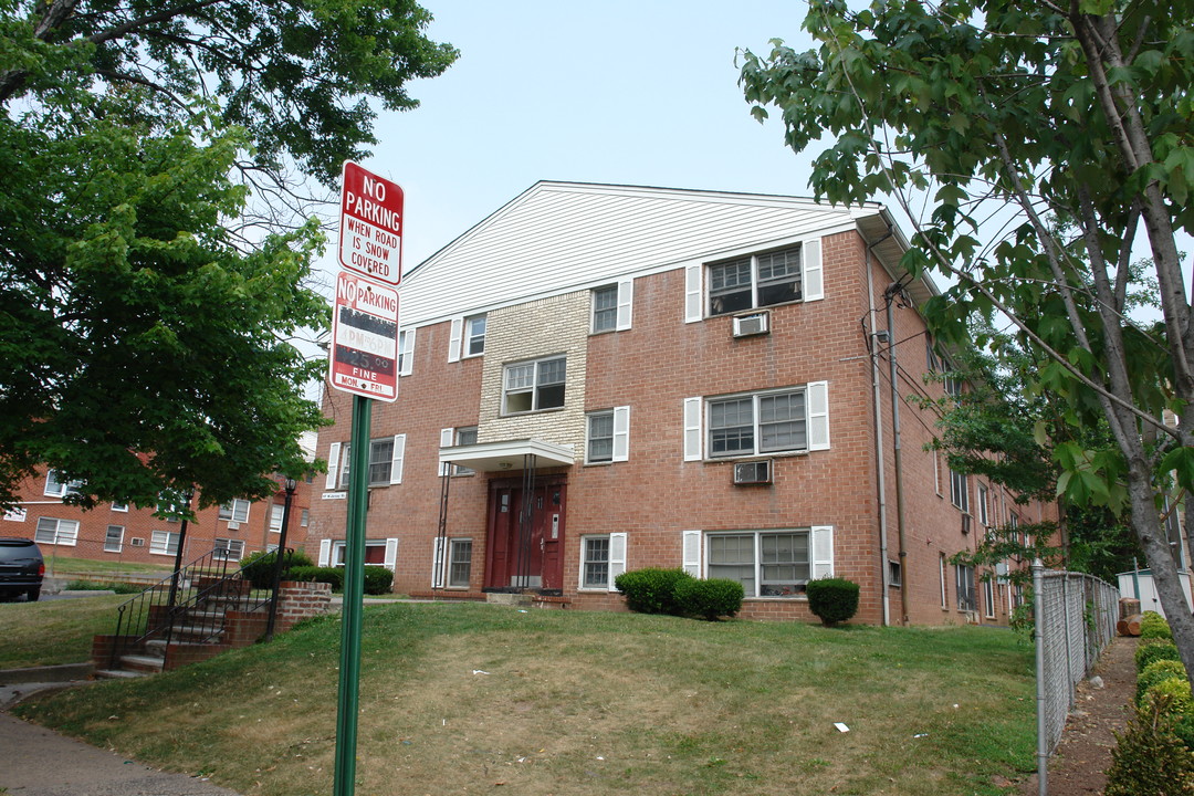 117 W Jersey St in Elizabeth, NJ - Building Photo