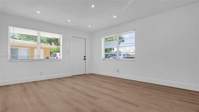 32 SW 9th St in Hallandale Beach, FL - Building Photo - Building Photo