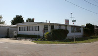 Lake Blue Mobile Home Park in Auburndale, FL - Foto de edificio - Building Photo