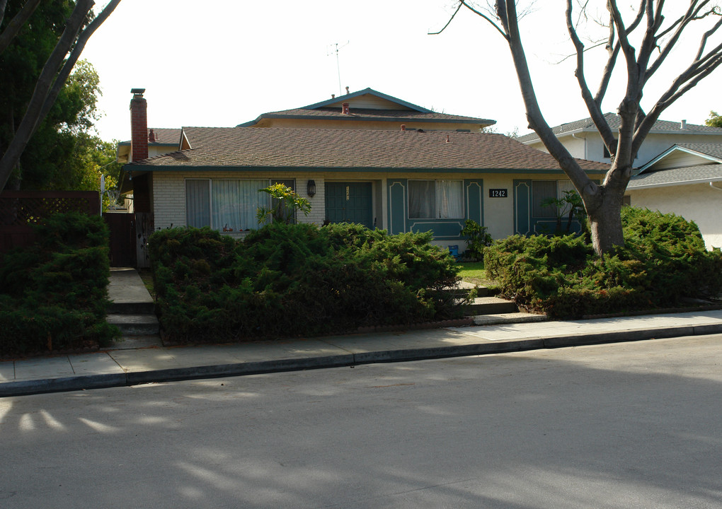 1242 W Mckinley Ave in Sunnyvale, CA - Building Photo