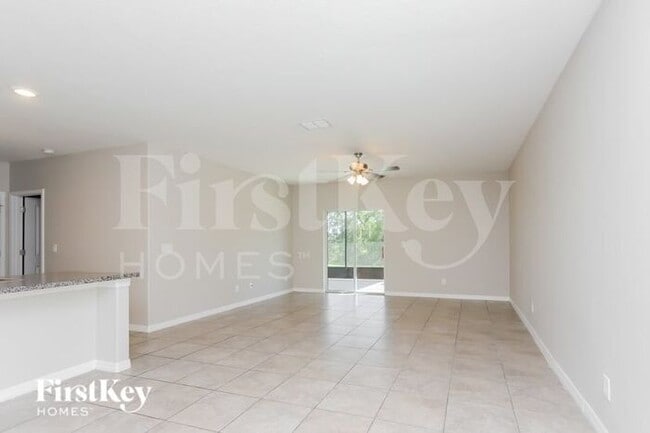 17322 White Mangrove Dr in Wimauma, FL - Building Photo - Building Photo
