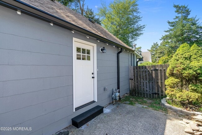 61 Gladney Ave in Toms River, NJ - Foto de edificio - Building Photo