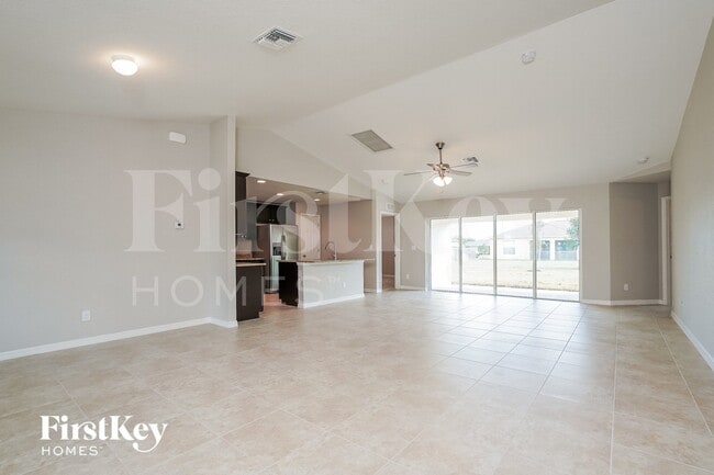 1114 SW 40th Terrace in Cape Coral, FL - Building Photo - Building Photo