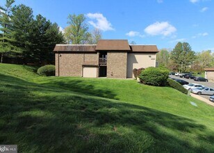8502 Barrington Ct in West Springfield, VA - Building Photo - Building Photo