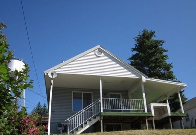 property at 530 W C St