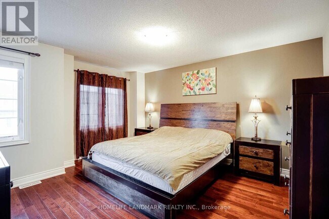 43 Wilkes Crescent in Toronto, ON - Building Photo - Building Photo