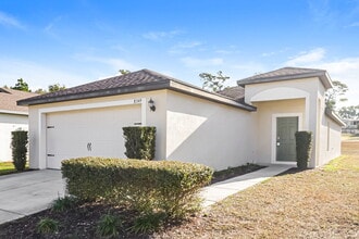 8349 Silverbell Loop in Brooksville, FL - Foto de edificio - Building Photo