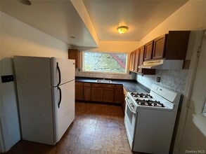 42 Ulster Ave in Walden, NY - Building Photo - Building Photo