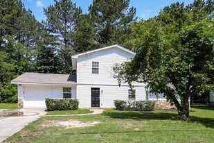 2995 Creel Rd in College Park, GA - Building Photo