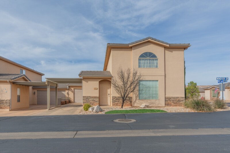 381 N Windsor Dr in Washington, UT - Building Photo