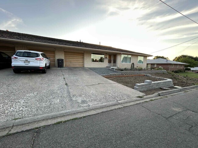 304 North 37th Avenue, Unit 1 Bed 1 Bath in Yakima, WA - Building Photo - Building Photo