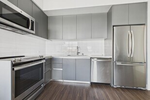 The Sunset Hue in Los Angeles, CA - Building Photo