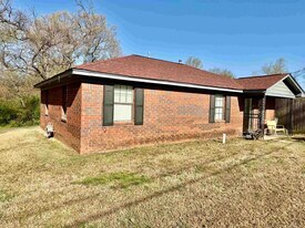 2215 Henrietta Rd in Memphis, TN - Building Photo