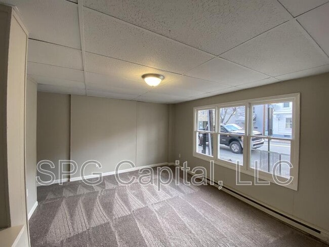 208 W Main St in Waynesboro, PA - Building Photo - Building Photo