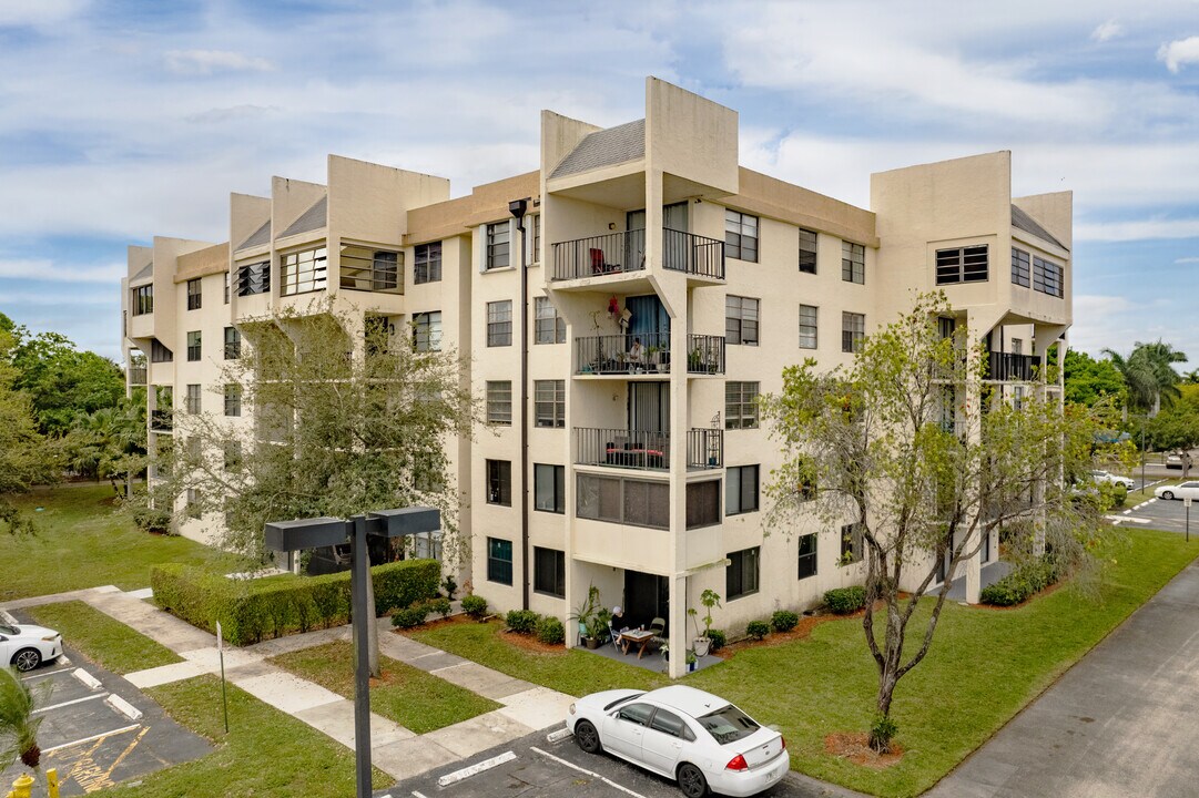 The Gate in Tamarac, FL - Building Photo