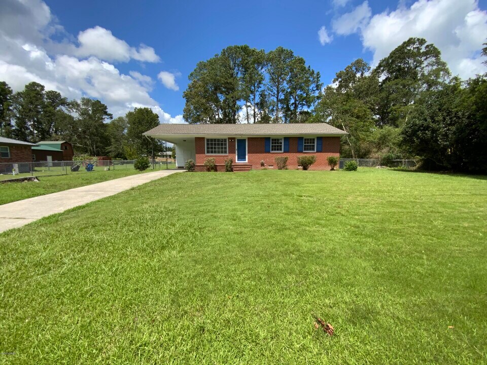 5 McArthur Dr Photo