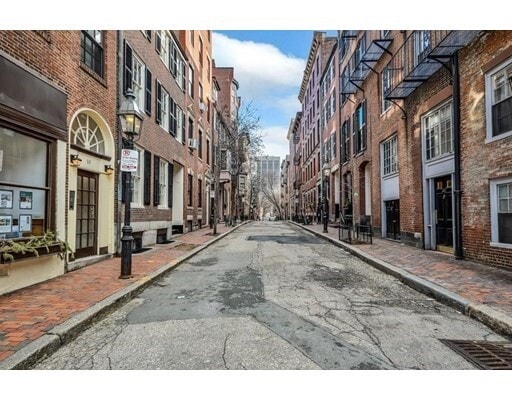 29 Revere St, Unit 1 in Boston, MA - Building Photo - Building Photo