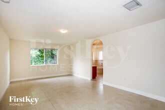 20467 SW 327th St in Homestead, FL - Foto de edificio - Building Photo