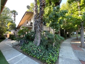 19406 Gilmore St in Reseda, CA - Foto de edificio - Building Photo