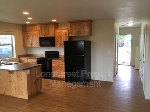 1810 College St in Philomath, OR - Building Photo - Building Photo