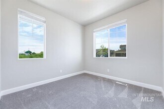 5774 W Daphne Dr in Meridian, ID - Building Photo - Building Photo