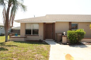 511 SE 5th Pl in Cape Coral, FL - Building Photo