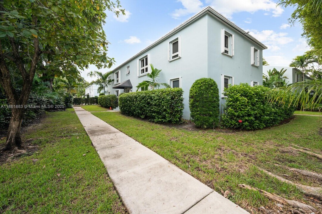 7636 SW 56th Ave in Miami, FL - Building Photo